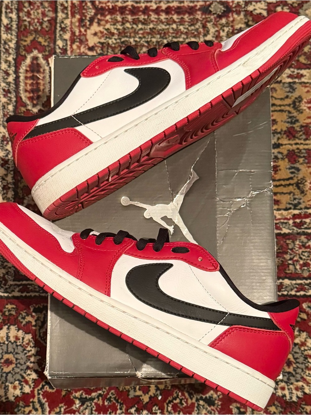 Jordan 1 Retro Low OG Chicago - Men’s Red/White/Black Low Top Sneakers